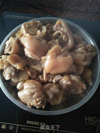 卤猪蹄的做法步骤：7