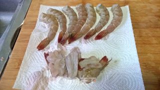 青芥菠萝虾的做法步骤：2