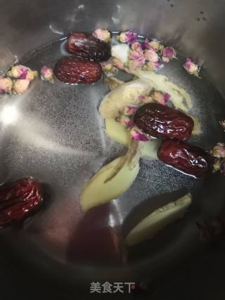 玫瑰花红糖养颜姜茶的做法步骤：2