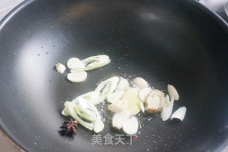 土豆炖鸡肉的做法步骤：1