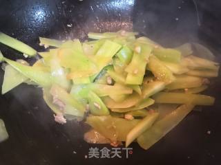 十分钟搞定的快手菜—肉末莴笋的做法步骤：3