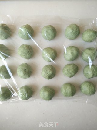 咸蛋黄肉松青团的做法步骤：8