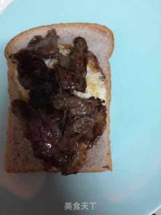 牛肉鸡蛋三明治的做法步骤：6