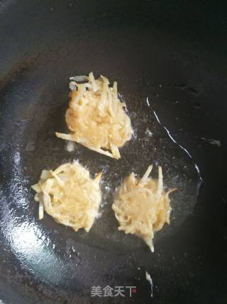 土豆丝小饼的做法步骤：7