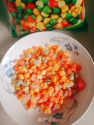 快手素菜之炒三色粒的做法步骤：1
