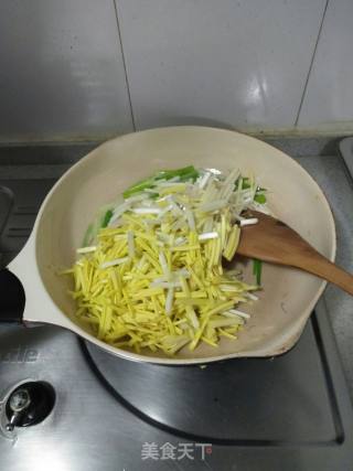 韭黄炒鸡蛋的做法步骤：11