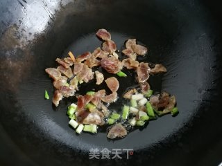 香肠蔬菜炒年糕的做法步骤：3