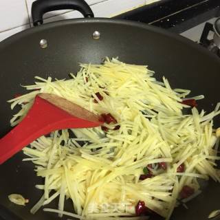 酸辣土豆丝的做法步骤：4