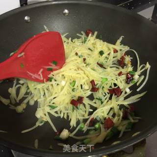 酸辣土豆丝的做法步骤：8