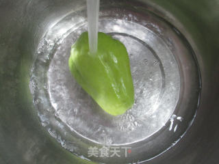 虾味球炒佛手瓜的做法步骤：2