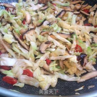 干香菇炒包菜的做法步骤：8