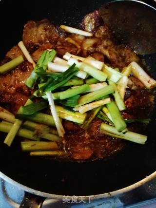 传统回锅肉的做法步骤：11