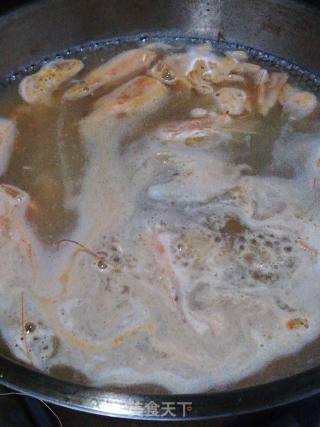 虾油热汤面的做法步骤：5