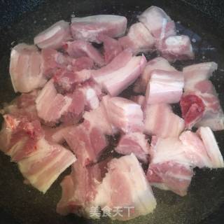酥香红烧肉的做法步骤：1