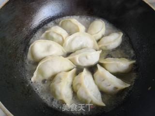 萝卜粉丝抱蛋煎饺的做法步骤：11