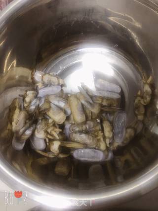 炒蛏子的做法步骤：1