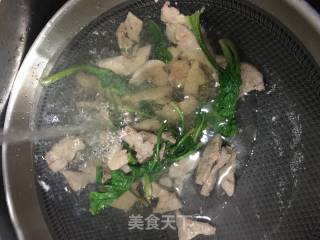 菠菜猪肝粥的做法步骤：12