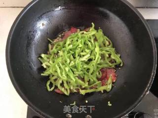 尖椒炒腊肉的做法步骤：6