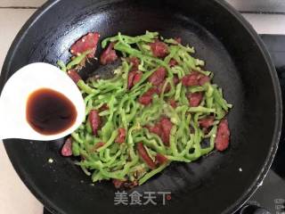 尖椒炒腊肉的做法步骤：7