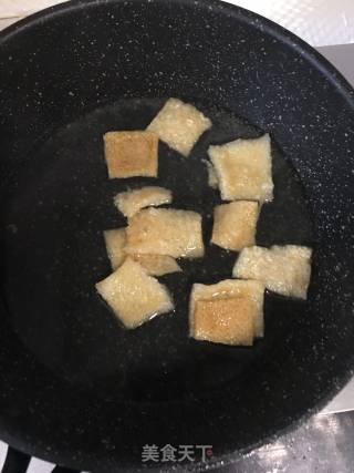 鸭血烧皮肚的做法步骤：1
