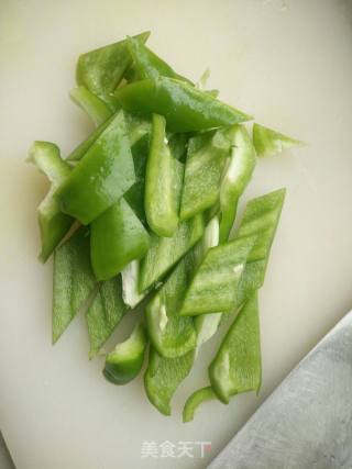 青椒洋葱烧豆腐的做法步骤：2