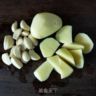 土豆烧排骨的做法步骤：3