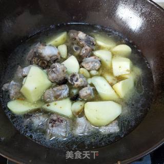 土豆烧排骨的做法步骤：9