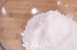 面粉和五珍粉这样组合做成的韭菜盒子，皮薄馅足，劲道爽口，还可以防止韭菜伤胃!步骤超详细！的做法步骤：1