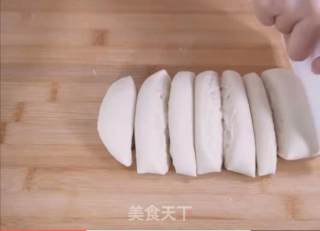 面粉和五珍粉这样组合做成的韭菜盒子，皮薄馅足，劲道爽口，还可以防止韭菜伤胃!步骤超详细！的做法步骤：3