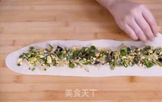 面粉和五珍粉这样组合做成的韭菜盒子，皮薄馅足，劲道爽口，还可以防止韭菜伤胃!步骤超详细！的做法步骤：11