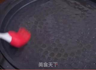 面粉和五珍粉这样组合做成的韭菜盒子，皮薄馅足，劲道爽口，还可以防止韭菜伤胃!步骤超详细！的做法步骤：16