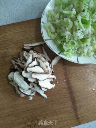 香菇炒有机菜花的做法步骤：6
