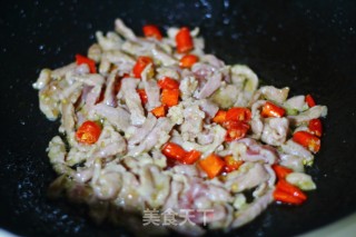 蒜黄炒肉的做法步骤：6