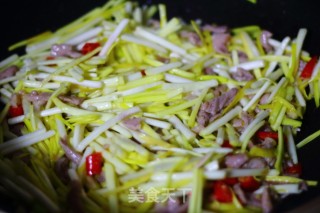 蒜黄炒肉的做法步骤：8