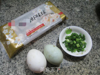 虾味球炒鸭蛋的做法步骤：1