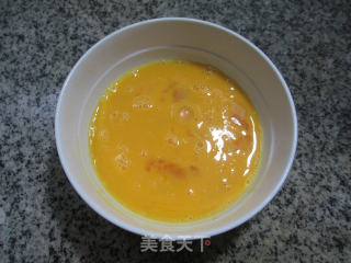虾味球炒鸭蛋的做法步骤：3