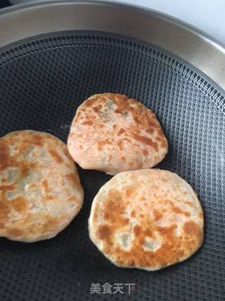 韭菜鹅蛋海米馅饼的做法步骤：32
