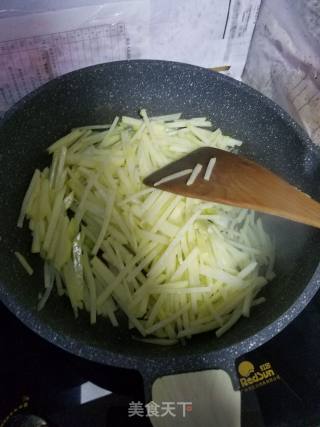 甜椒土豆丝的做法步骤：3