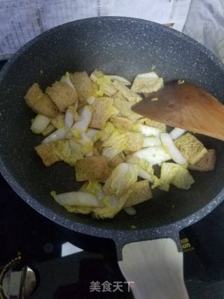 冻豆腐炒娃娃菜的做法步骤：3