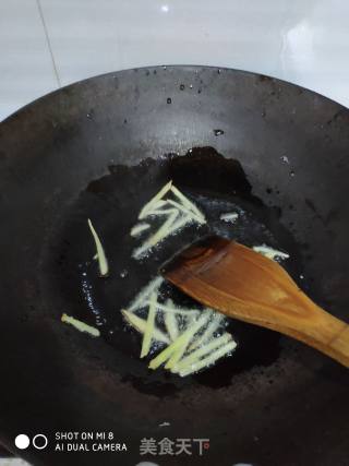 莲藕猪肉炒胡萝卜的做法步骤：5