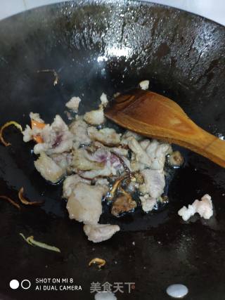 莲藕猪肉炒胡萝卜的做法步骤：6