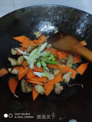 莲藕猪肉炒胡萝卜的做法步骤：8
