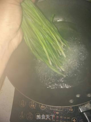 香烤韭菜圈的做法步骤：4