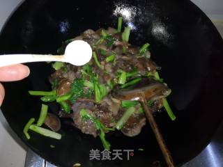 蚝油榛蘑小白菜的做法步骤：10