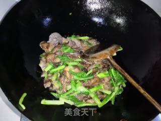 蚝油榛蘑小白菜的做法步骤：11