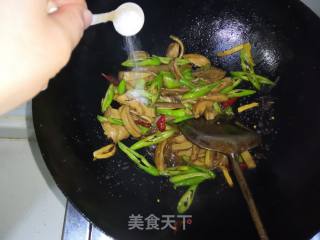 杭椒炒猪肚的做法步骤：10