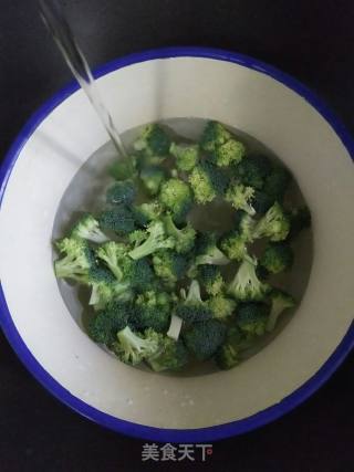 鸡胸香菇炒西兰花的做法步骤：5