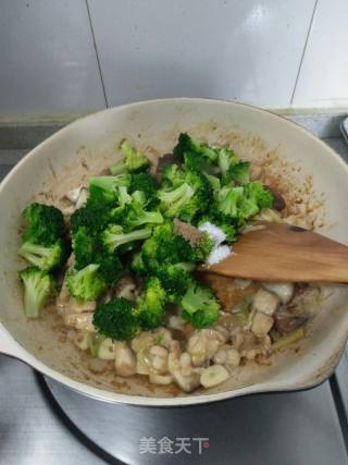 鸡胸香菇炒西兰花的做法步骤：13
