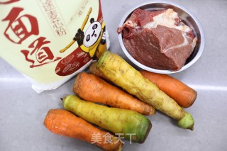 牛肉胡萝卜饺子的做法步骤：1