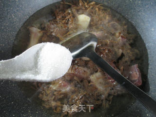 笋干菜烧腊鸭腿的做法步骤：5